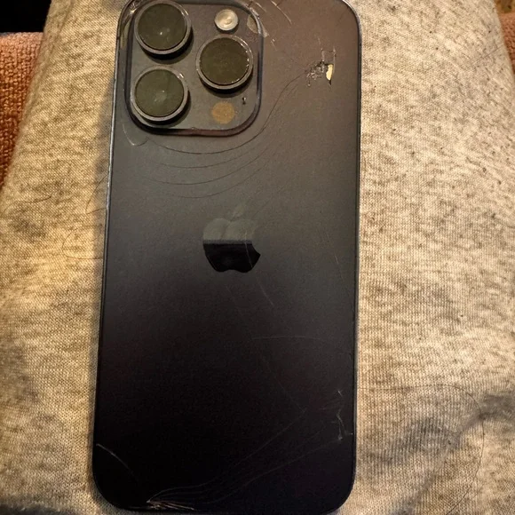 Apple iPhone in Black - Picture 4 of 4